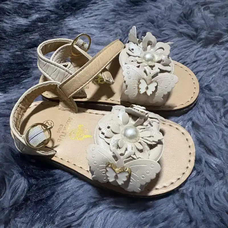 Sandalias de niña