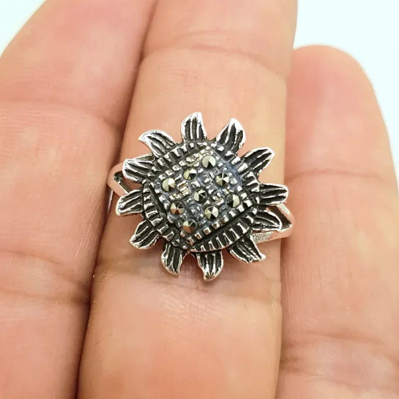 Anillo de plata 925 y Marquesitas.