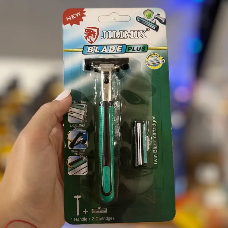 Máquina de afeitar + 2 repuestos