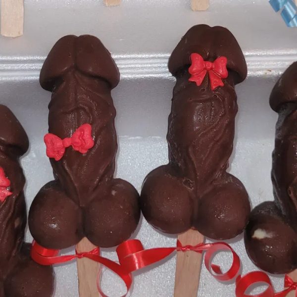Pene Paleta chocolate semi-amargo relleno