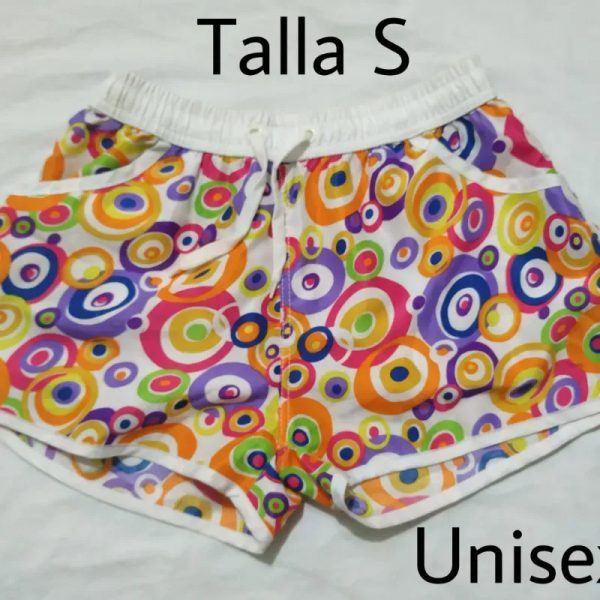 Short blanco con círculos de colores.