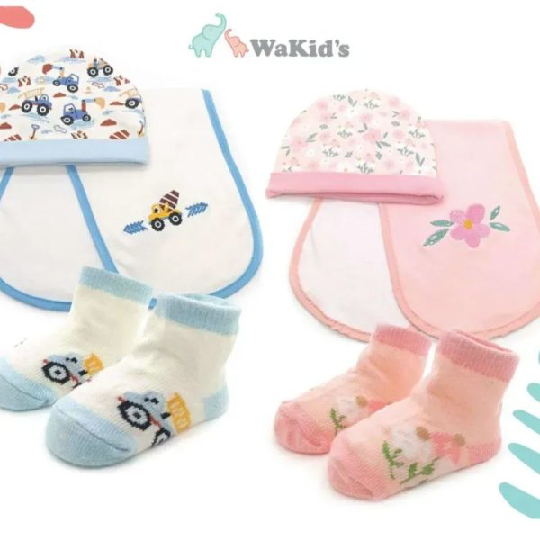 Conjunto de Gorro, Babero y Medias para Bebé Temática Camiones/Flores