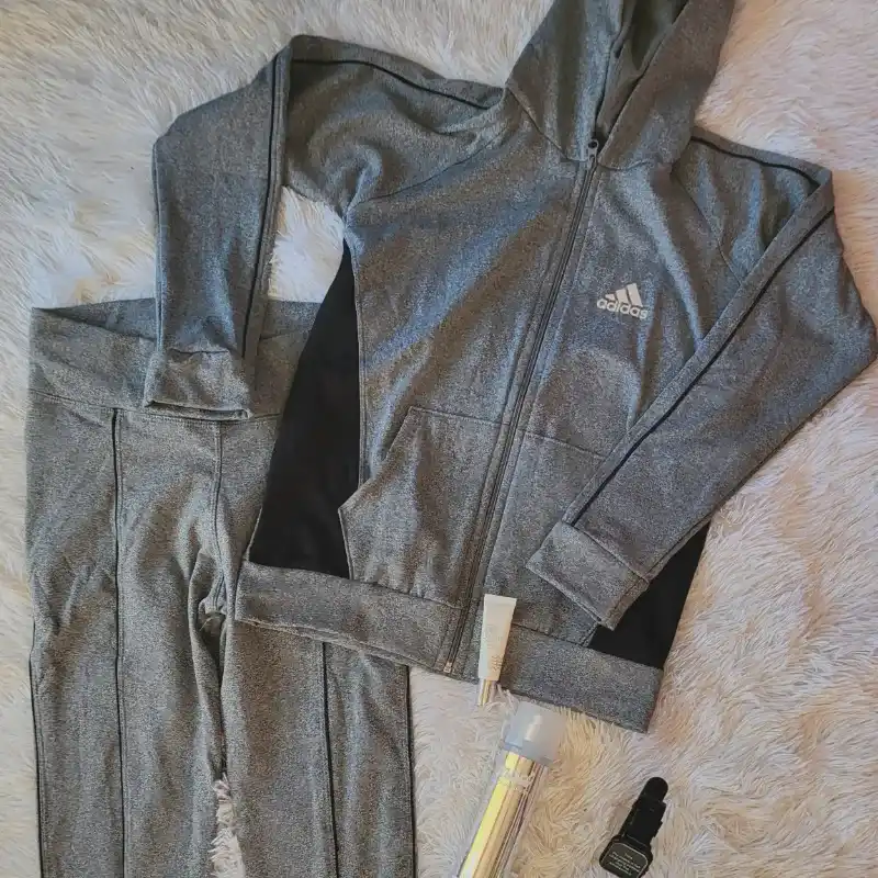 Conjunto de abrigo y licra