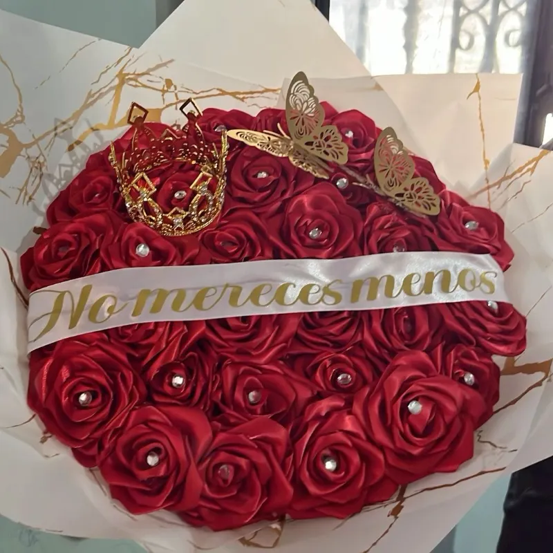 RAMO DE 30 ROSAS C/ CORONA