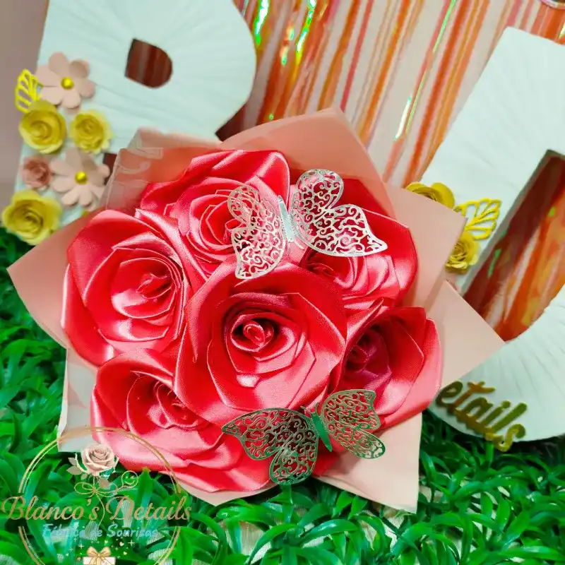 Ramo de 7 rosas eternas