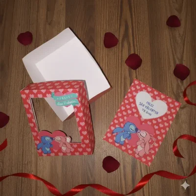 Caja con visor temático + Postal de regalo.