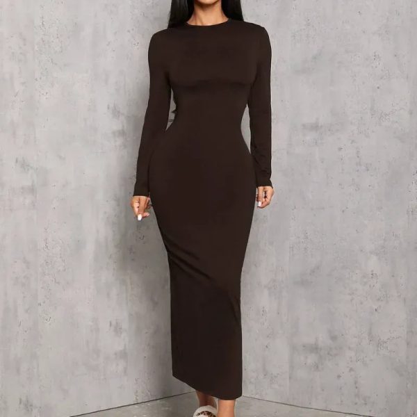 Vestido de manga larga unicolor con cintura plisada