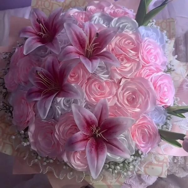 Ramo de lirios y rosas