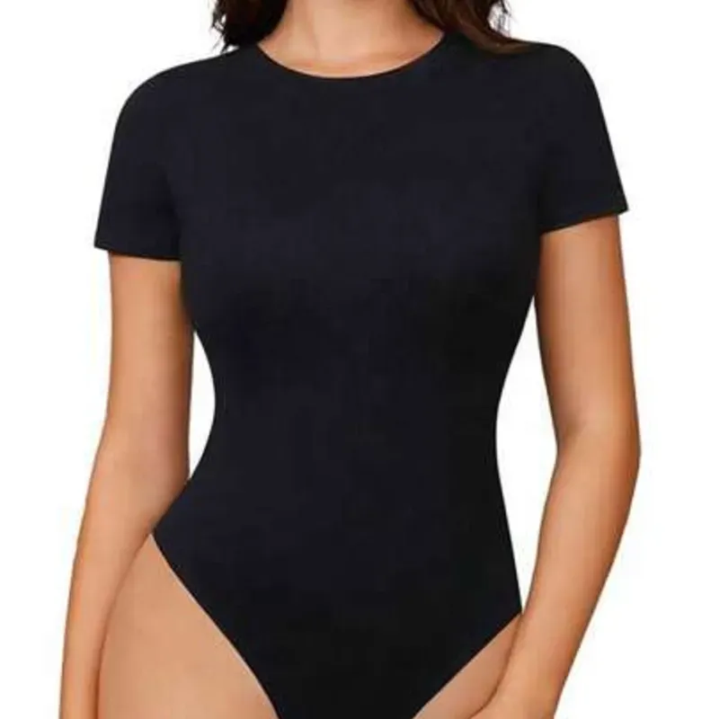 Body negro con mangas