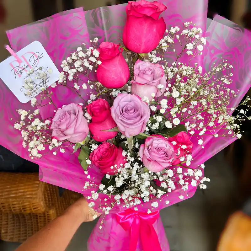 Ramo de 8 rosas naturales