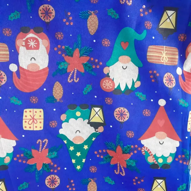 Tela navideña gnomos