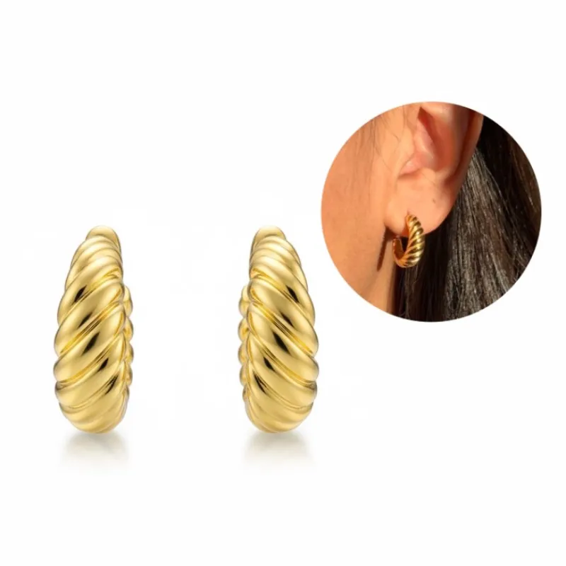 Pendientes medianos con diseño moderno