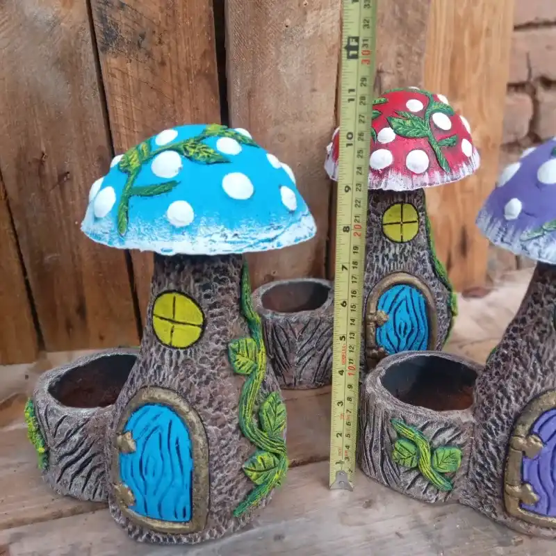 Hongo casita con maceta