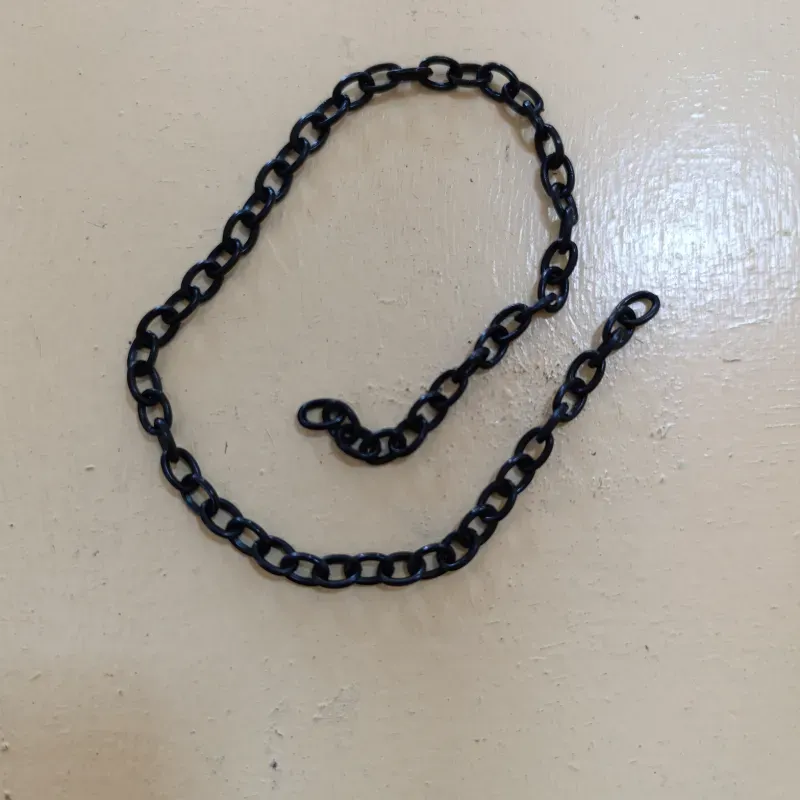 Cadenita plástica color negro