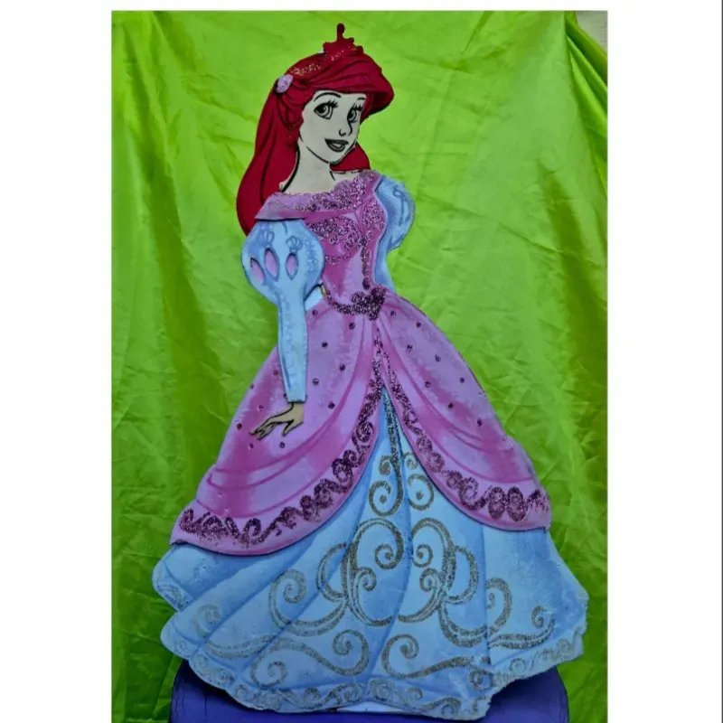 Sirenita Ariel (en formato de princesa).