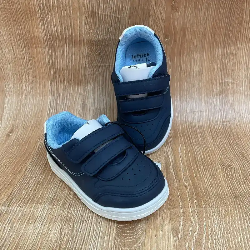 Zapatos color azul oscuro