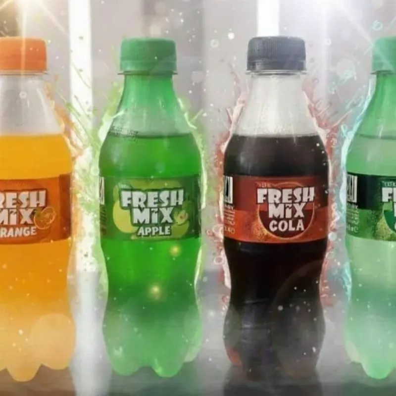 Cajas de 24 pomos de refresco