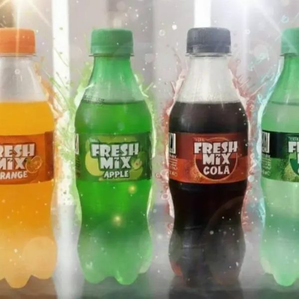 Cajas de 24 pomos de refresco