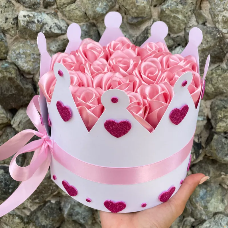 Corona de rosas (se abre, es una caja de regalo)