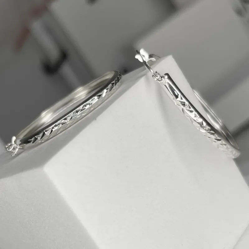 Argollas medianas originales con calados