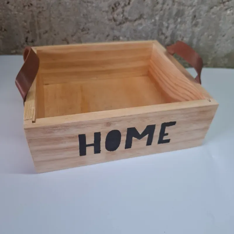 Caja pequeña c/ asa de cuero