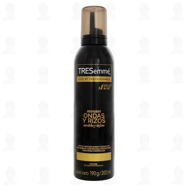 Mousse Tresemmé para cabellos con ondas y rizos