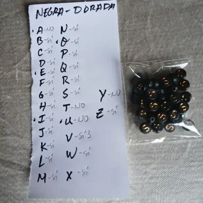 VOCALES - Sueltas cuenta negra letra dorada