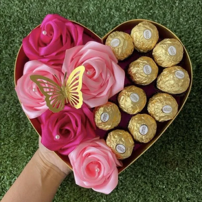 Corazón de rosas eternas y confituras