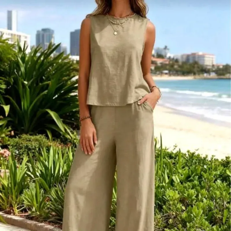 Conjunto de pantaloneta beige blusa sin mangas