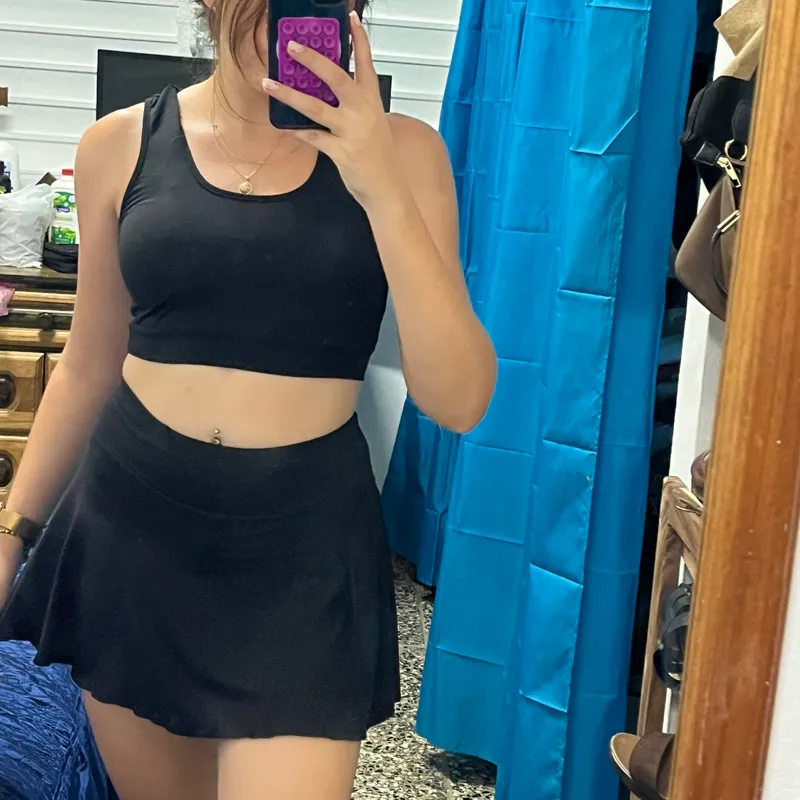 Conjunto de saya short deportivo y blusa