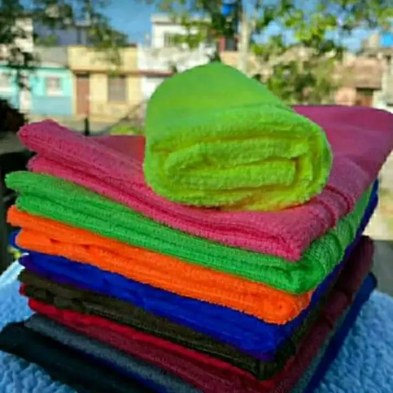 Toallas medianas de un solo color