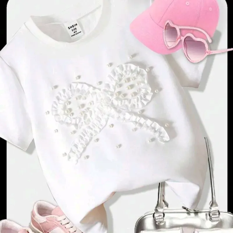 Camiseta blanca con lazo perlas