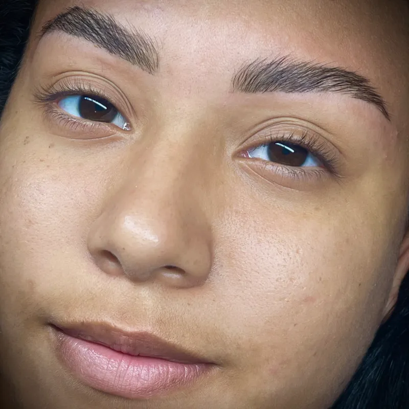 Laminado de cejas (incluye diseño, depilación y tinte)