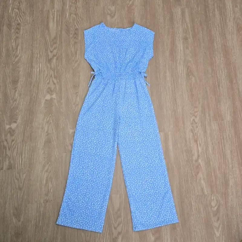 Mono Pantalón Azul con Flores Blancas
