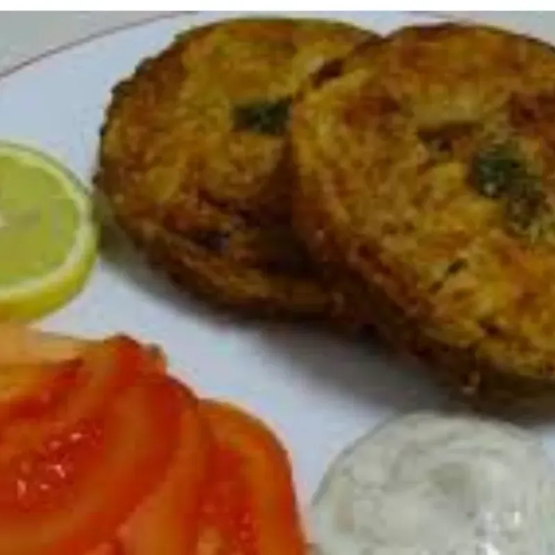 RUEADA DE PESCADO / FRIED FISH ON THE PLATE