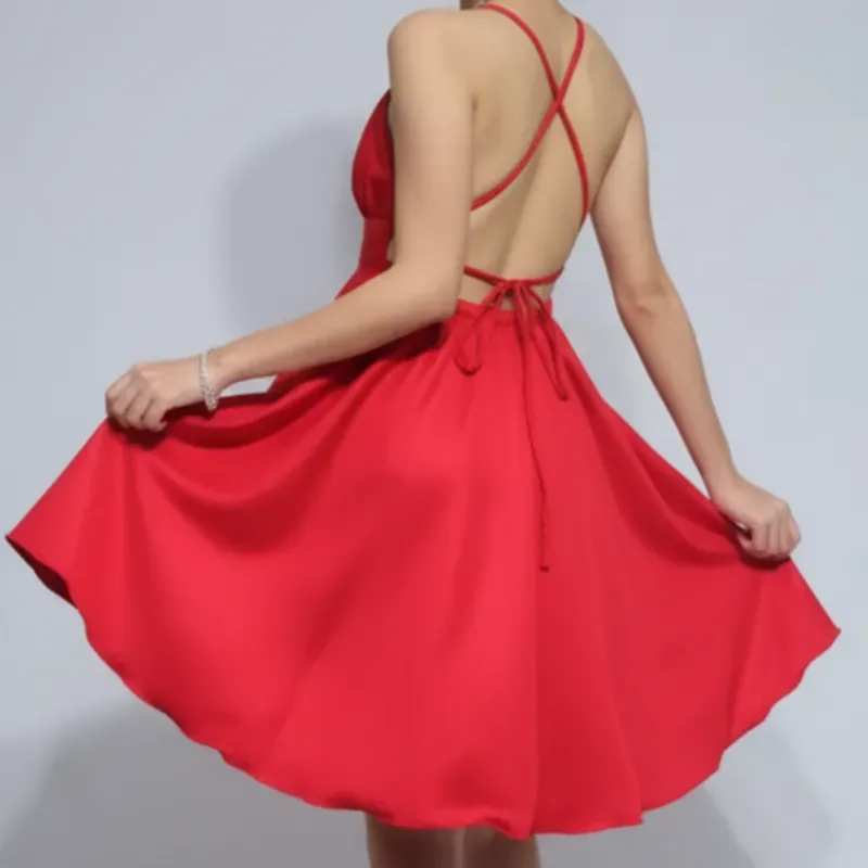 Vestido ajustable de tirantes con espalda descubierta