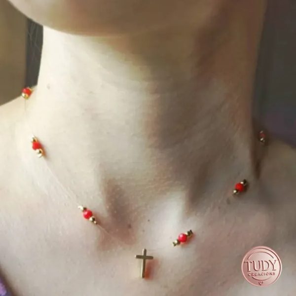 Collar invisible con dige de cruz