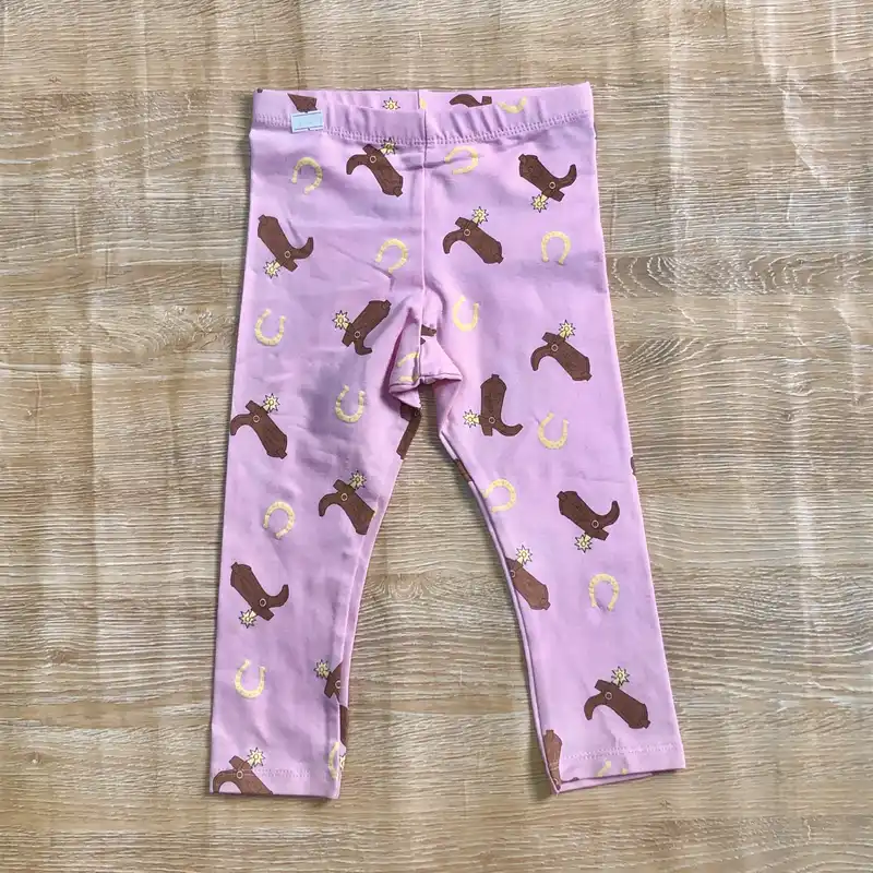 Legging con botas de vaquero