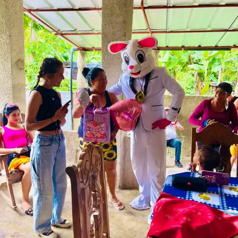 Clientes felices con sus entregas 