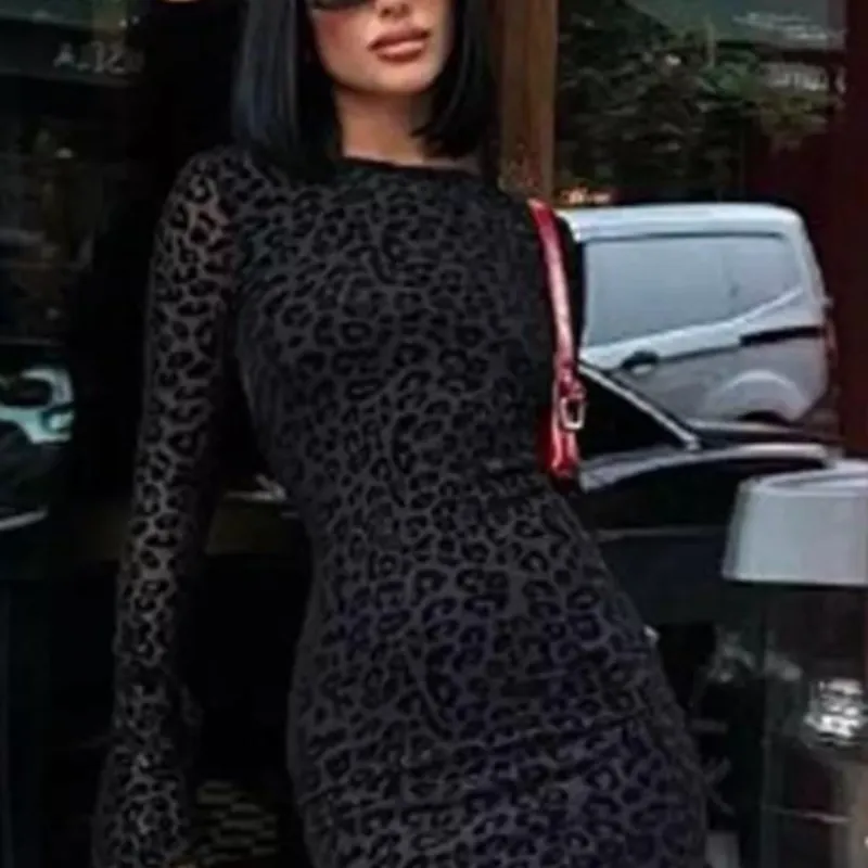 vestido leopardo negro