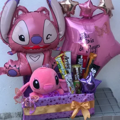 Caja grande con globos, peluche y confituras