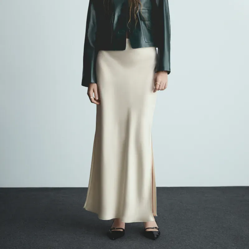 Falda satinada crudo