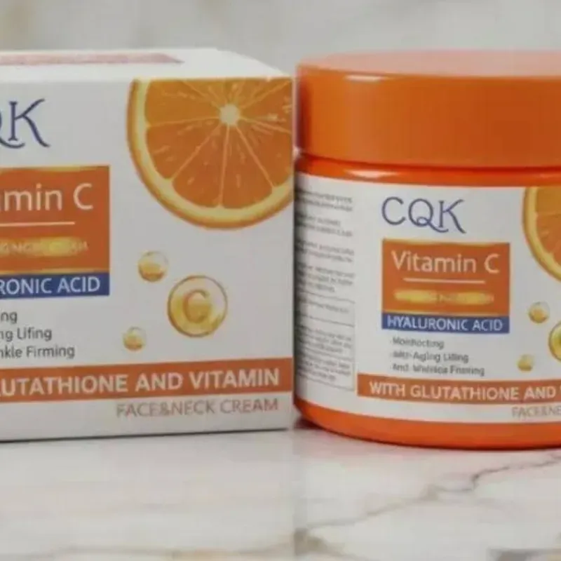 CREMA FACIAL BLANQUEADORA DE VITAMINA C  Y ÁCIDO HIALURÓNICO DE NOCHE 