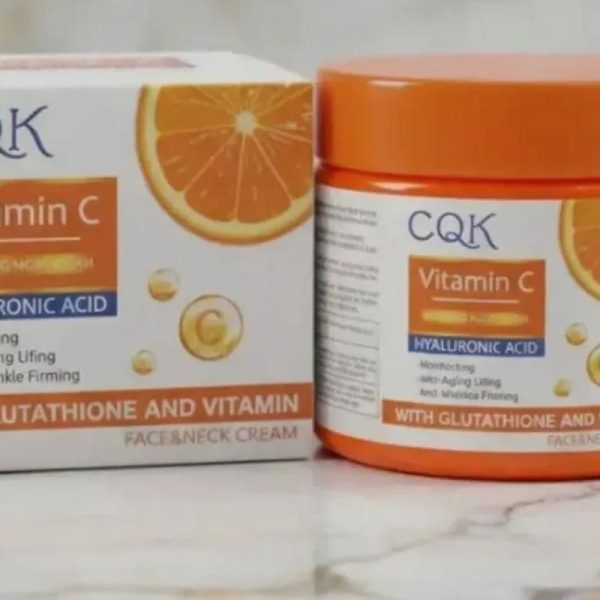 CREMA FACIAL BLANQUEADORA DE VITAMINA C  Y ÁCIDO HIALURÓNICO DE NOCHE 