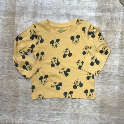 Enguatada de Mickey Mouse color amarillo