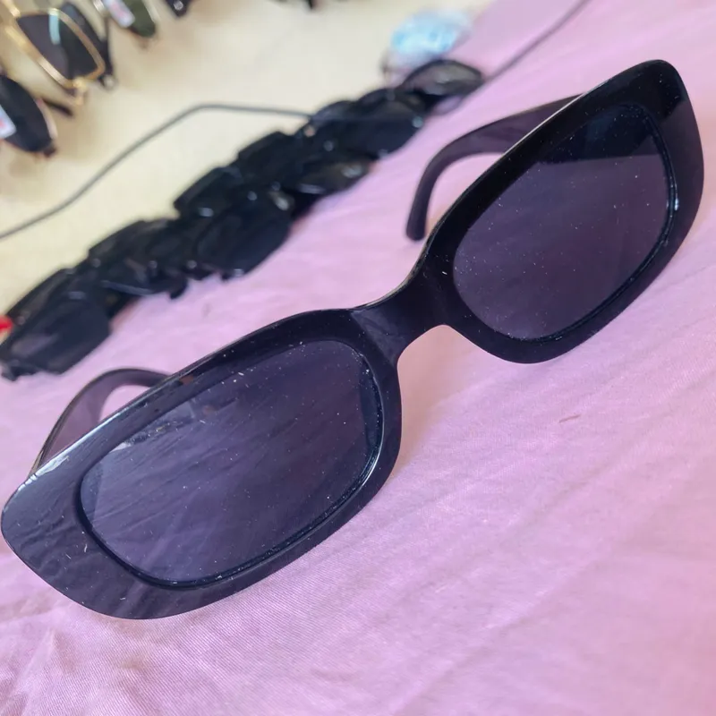 Gafas de sol con lentes oscuros