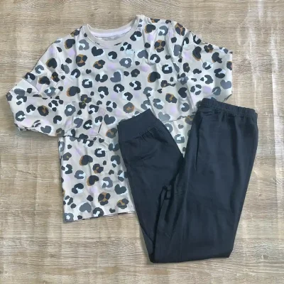 Pijama con estampado de animales