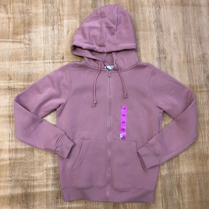 Abrigo con capucha color rosado oscuro