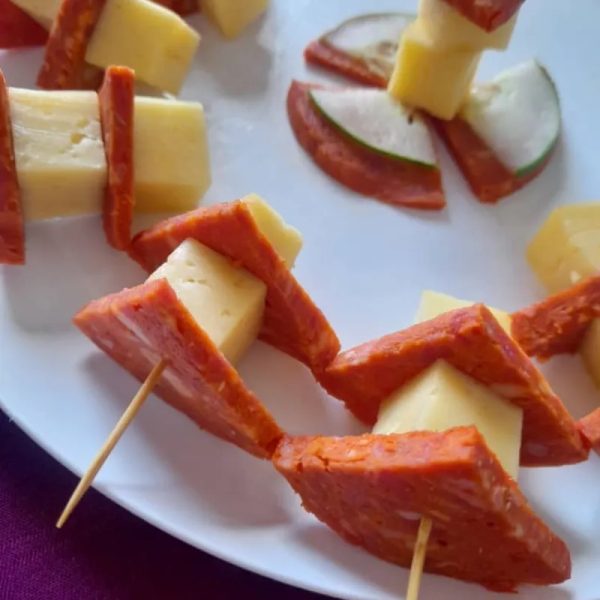 entremés de chorizo y queso gouda