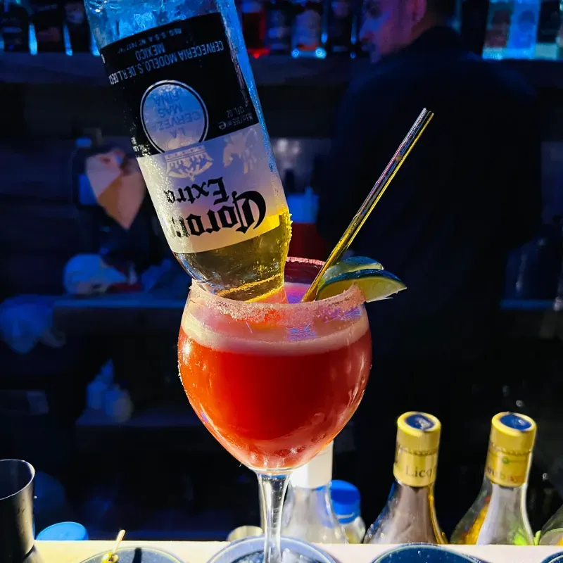 Michelada con cerveza Corona